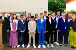 Gruppenfoto der Konfirmandinnen und Konfirmanden 2026 in Haßmersheim